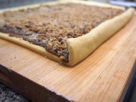 Cinnamon rolls, bacon, bourbon and hazelnuts Cinnamon rolls, bacon, bourbon and hazelnuts