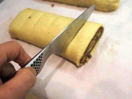 Cinnamon rolls, bacon, bourbon and hazelnuts Cinnamon rolls, bacon, bourbon and hazelnuts