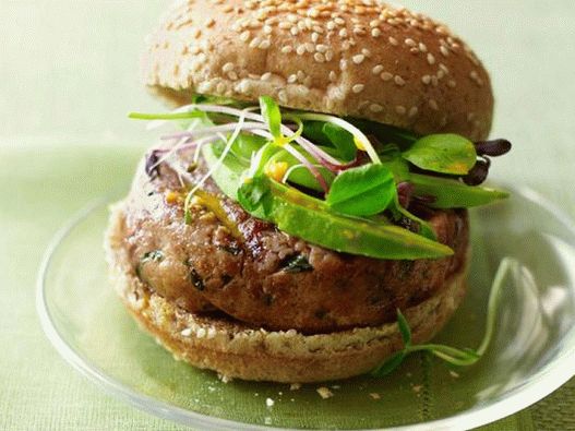 Photo Burgers with tuna and carrot and ginger sauce