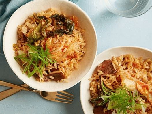 Photo Brown rice with mushrooms and kimchi
