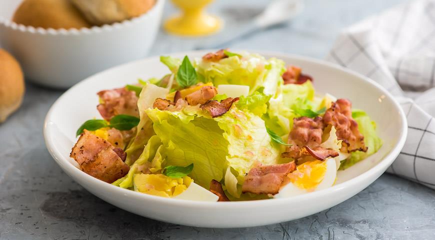 Salad with Bacon and Eggs