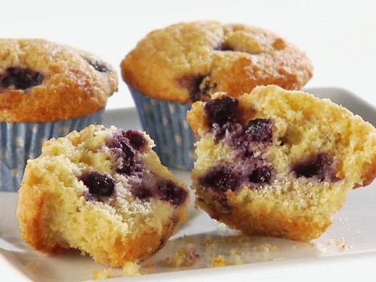 Photo Blueberry kefir muffins with cornmeal