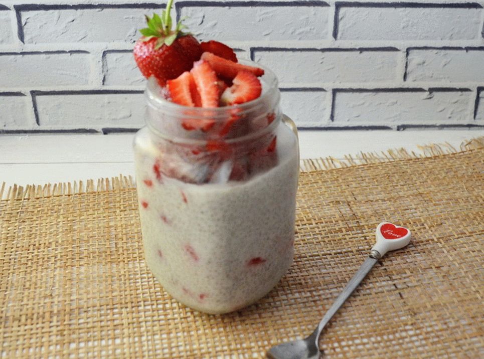 Chia Strawberry Pudding