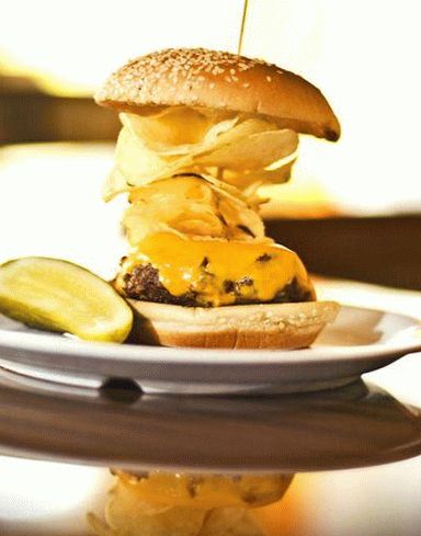 Photo Cheeseburger with Chips