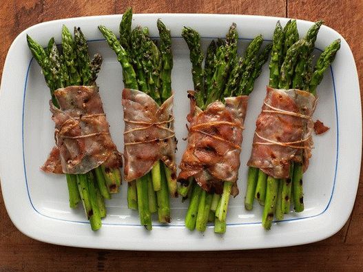 Asparagus in Bacon