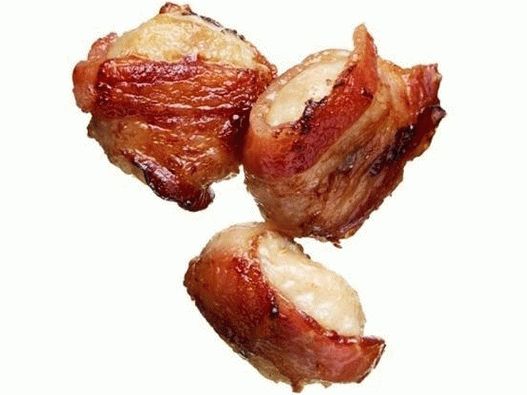 Water chestnut wrapped in bacon