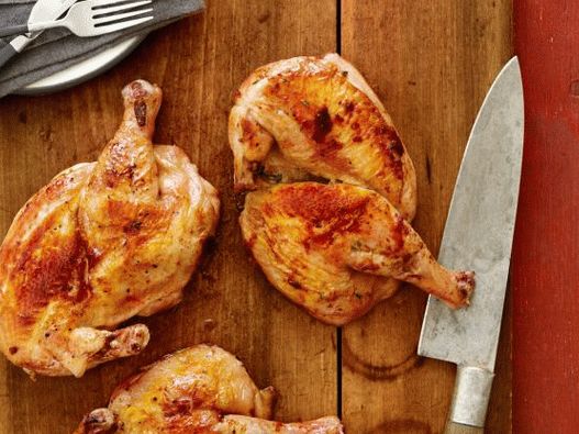 Photo Chicken tobacco in a pan