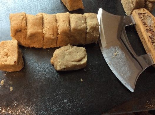 Photo Cheese crackers with walnuts