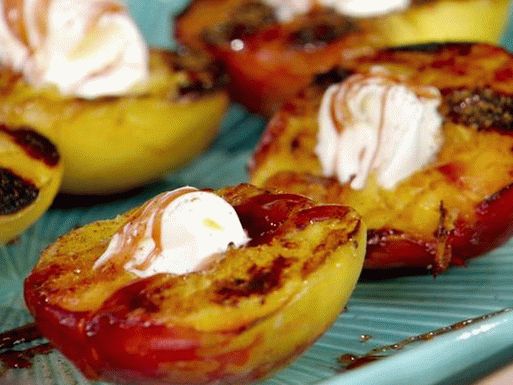 Photo Dessert with peaches in syrup