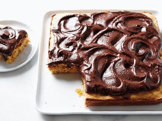 Photo Diet cake with dried fruits and sugarless chocolate icing