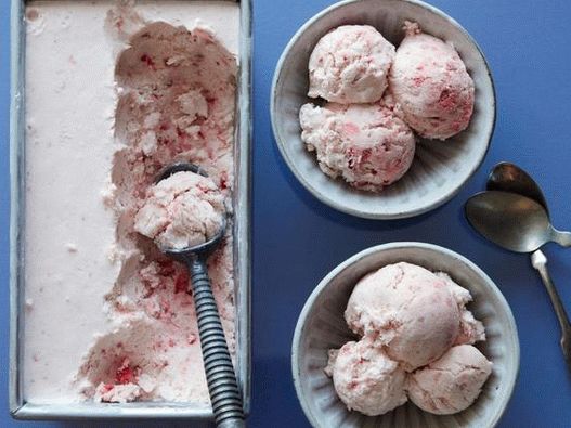 Strawberry ice cream without ice cream