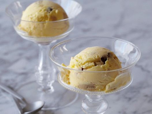 Photo Homemade ice cream with pieces of cookie dough and chocolate chips