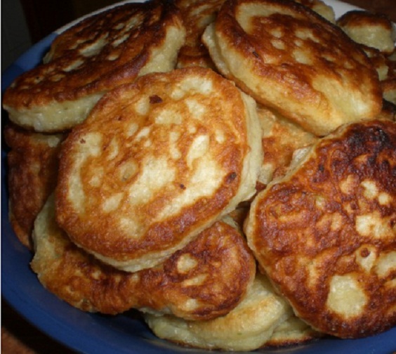 Yeast pancakes with onions
