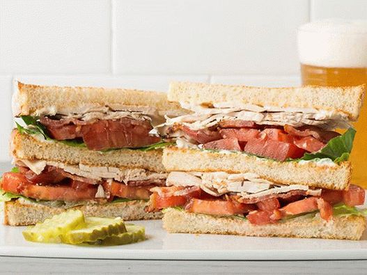 Photo Double turkey club sandwich