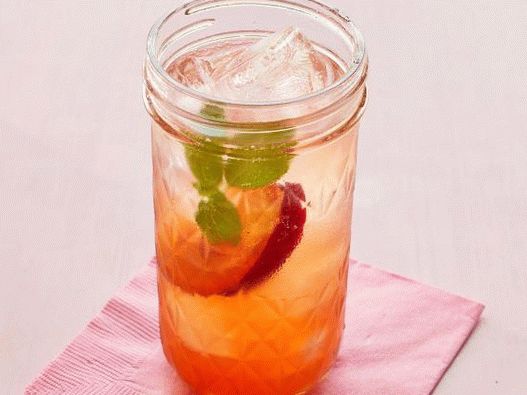 Photo Gin-Phys with plum and basil