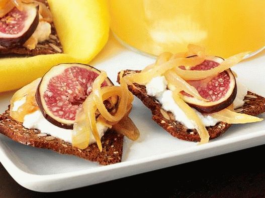 Photo of the dish - Crackers with mustard and onion jam and figs