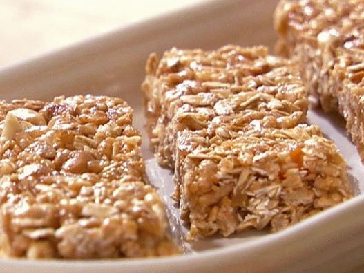 Photo Energy bars with oatmeal and peanut butter