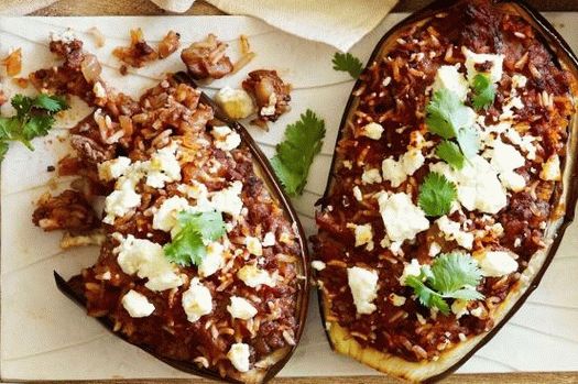 Photo Stuffed with lamb eggplant slippers (Melizanes Paputsakya)
