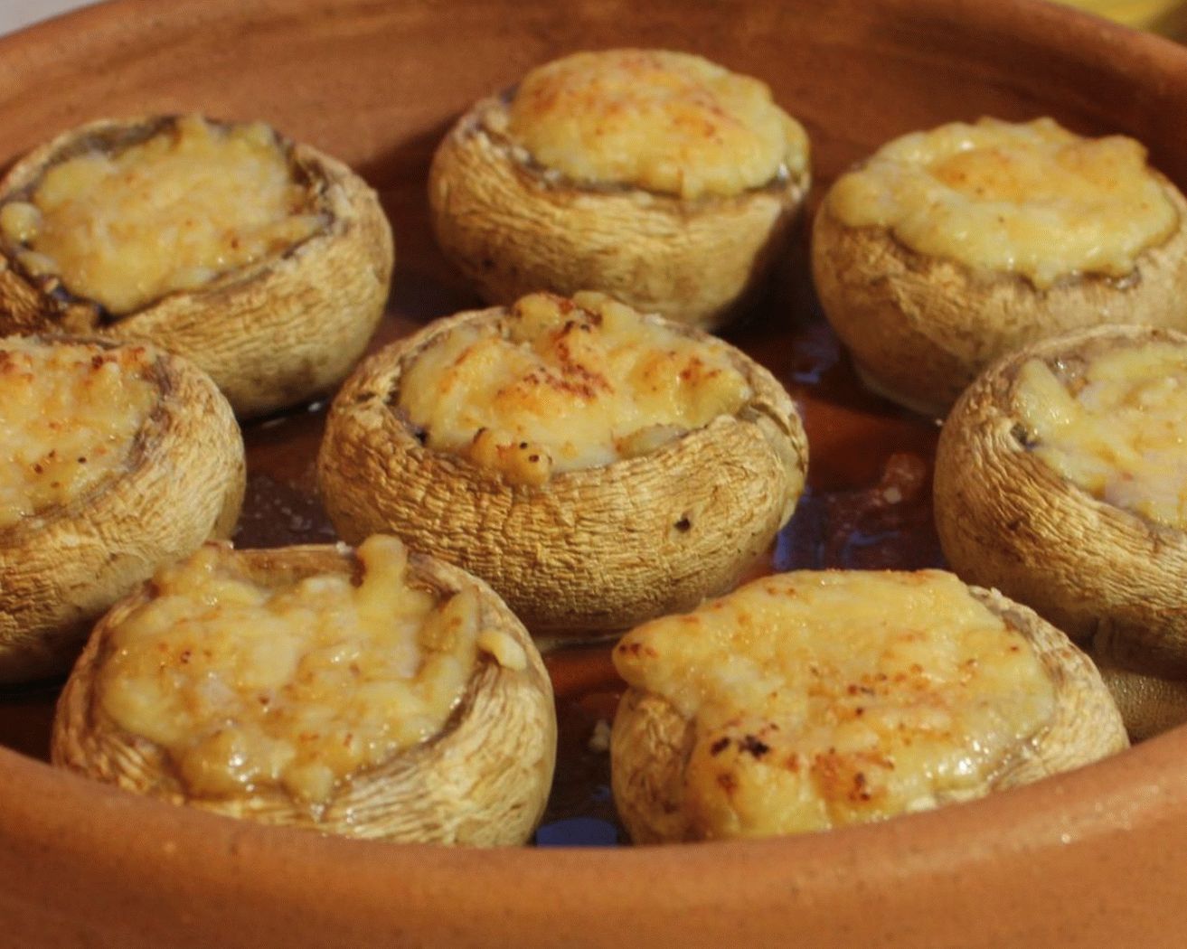 Stuffed champignons