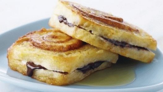 Photo French toasts with liquid filling