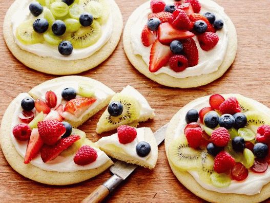 Photo Fruit pizzas for a children's table