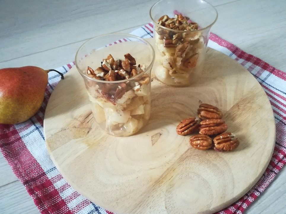 Fruit dessert with honey
