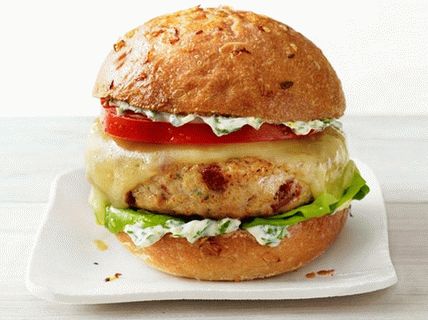 Photo Hamburgers with turkey and pepperoni sausage