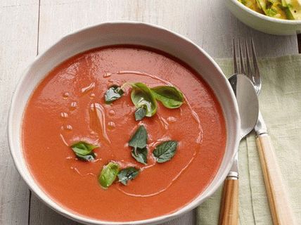 Photo of a gazpacho made of tomato and watermelon