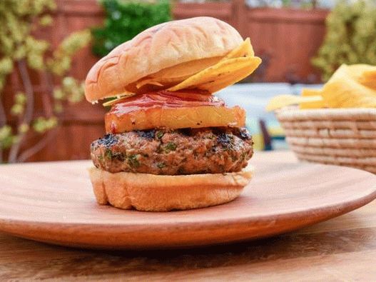 Photo of the Hawaiian Maui Luau burger