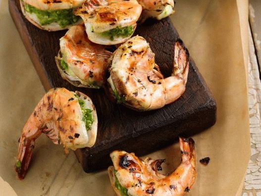 Photo Giant prawns stuffed with cilantro and chili