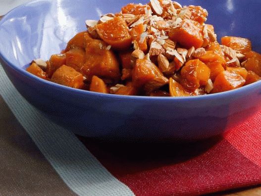 Photo Glazed sweet potato in cranberries