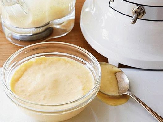 Photo Dutch sauce in a blender