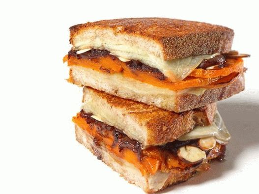 Photo Hot pumpkin, cheese and caramelized onion sandwiches