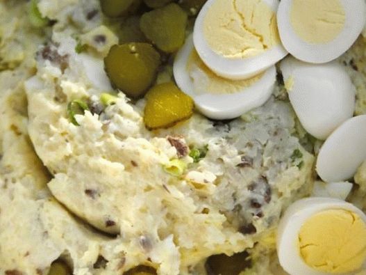 Photo Hot mashed potato salad with eggs