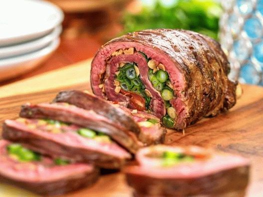 Photo of Thai style grilled beef roll with curry paste