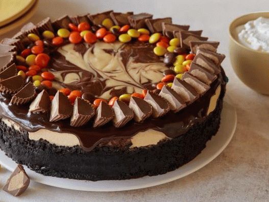 Photo Grand Cheesecake with Peanut Butter and Sweets