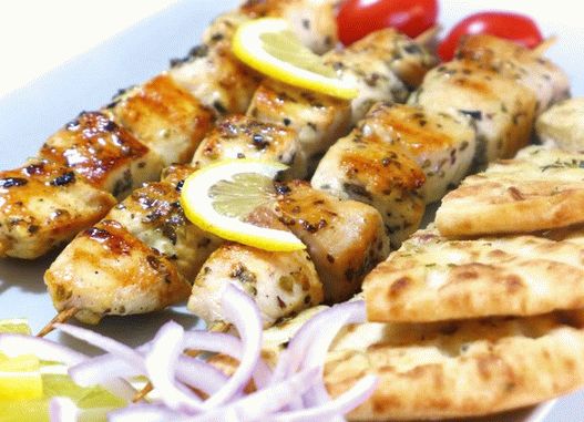Photo Greek souvlaki with a tortilla