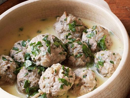 Photo Greek meatballs in egg-lemon sauce