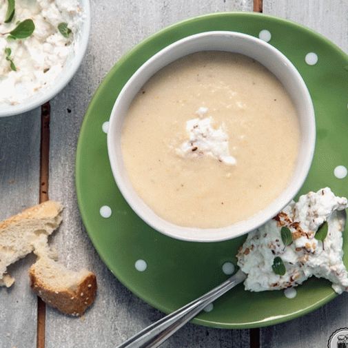 Photo Greek soup with tragana (home-dried pasta)