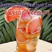 Green tea with grapefruit and mineral water