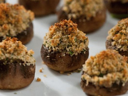 Photo Mushroom caps stuffed with pecorino cheese and herbs
