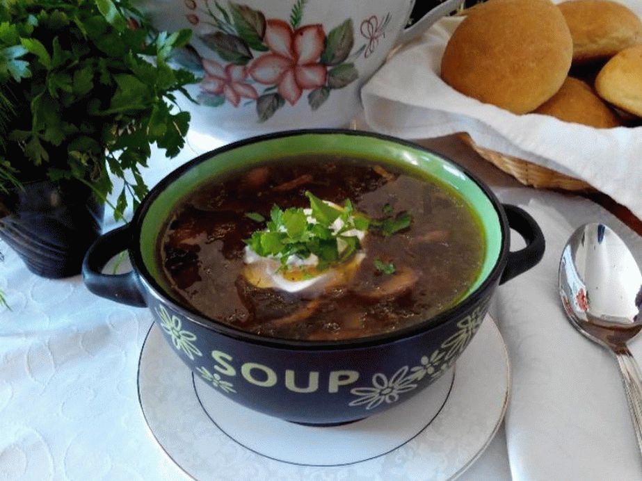 Mushroom soup in a slow cooker