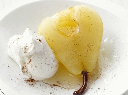 Photo Pears in cinnamon anise syrup with cream