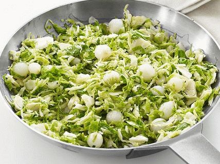 Photo Hash of Brussels sprouts with caramelized onion sets