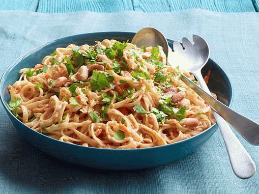 Photo Cold noodles with peanuts and sesame seeds