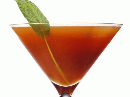 Photo Iced tea with whiskey and sage