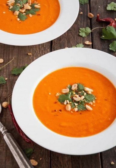 Photo Cold cream soup with carrots and curry seasoning