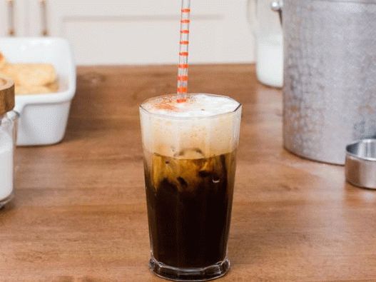 Photo Cold Latte with Bourbon and Vanilla