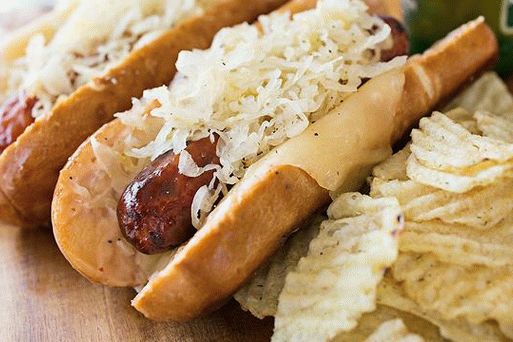 Photo Hot dog with sauerkraut