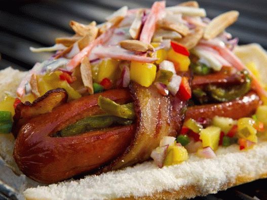 Photo Hot dog with sausage in bacon and pineapple topping